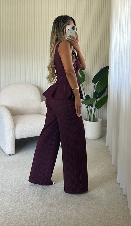 Conjunto Top con Volante y Pantalón Ancho de Raya Diplomática