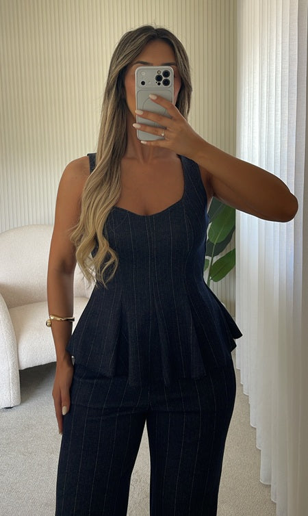Conjunto Top con Volante y Pantalón Ancho de Raya Diplomática